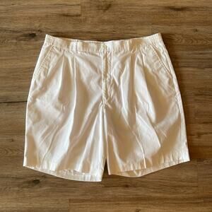 A.M. Player White Golf Shorts Size 40